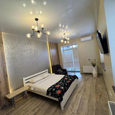 VIP Apartment: Spacious Central City Retreat Rivne Exterior photo