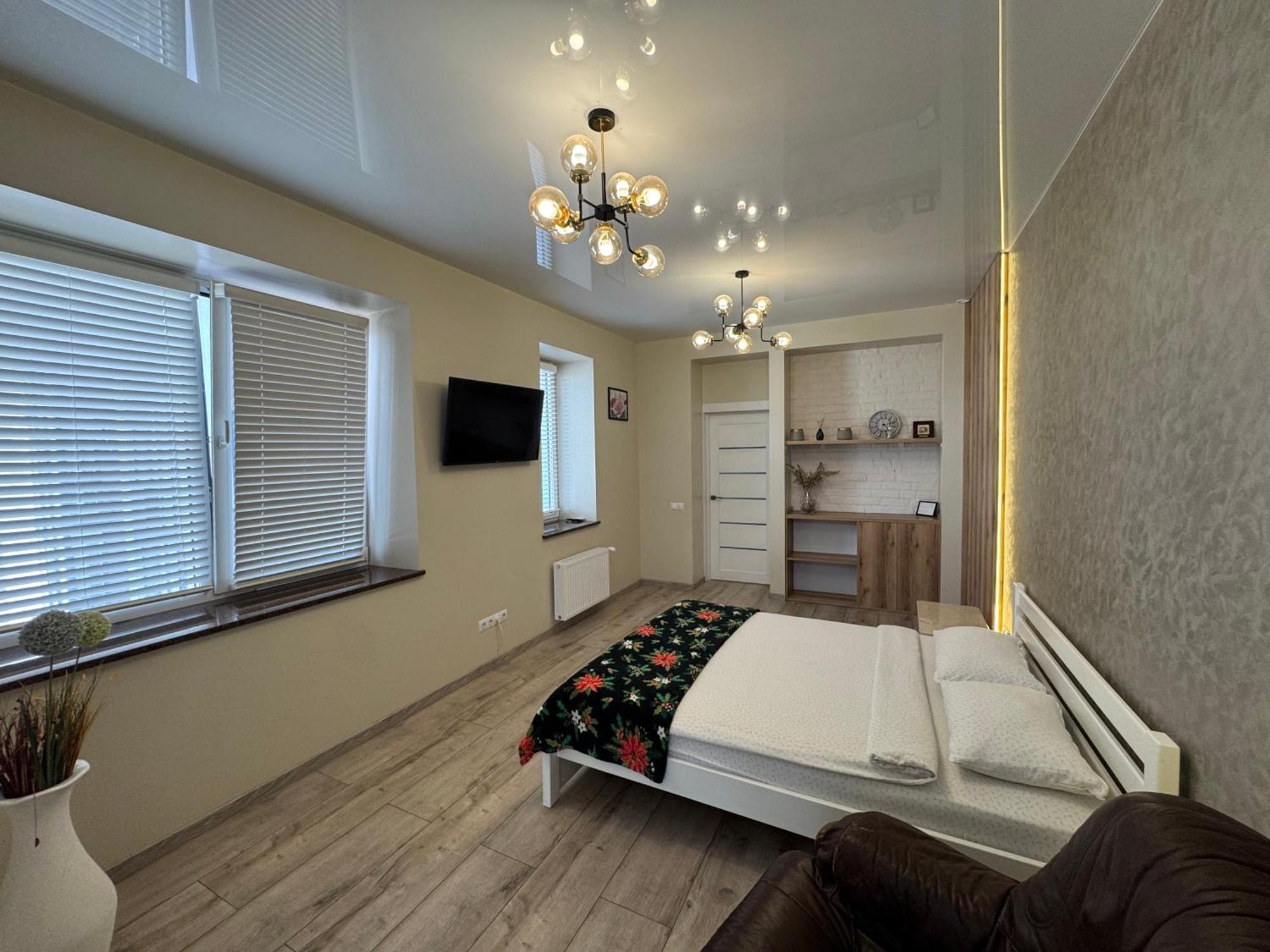 VIP Apartment: Spacious Central City Retreat Rivne Exterior photo