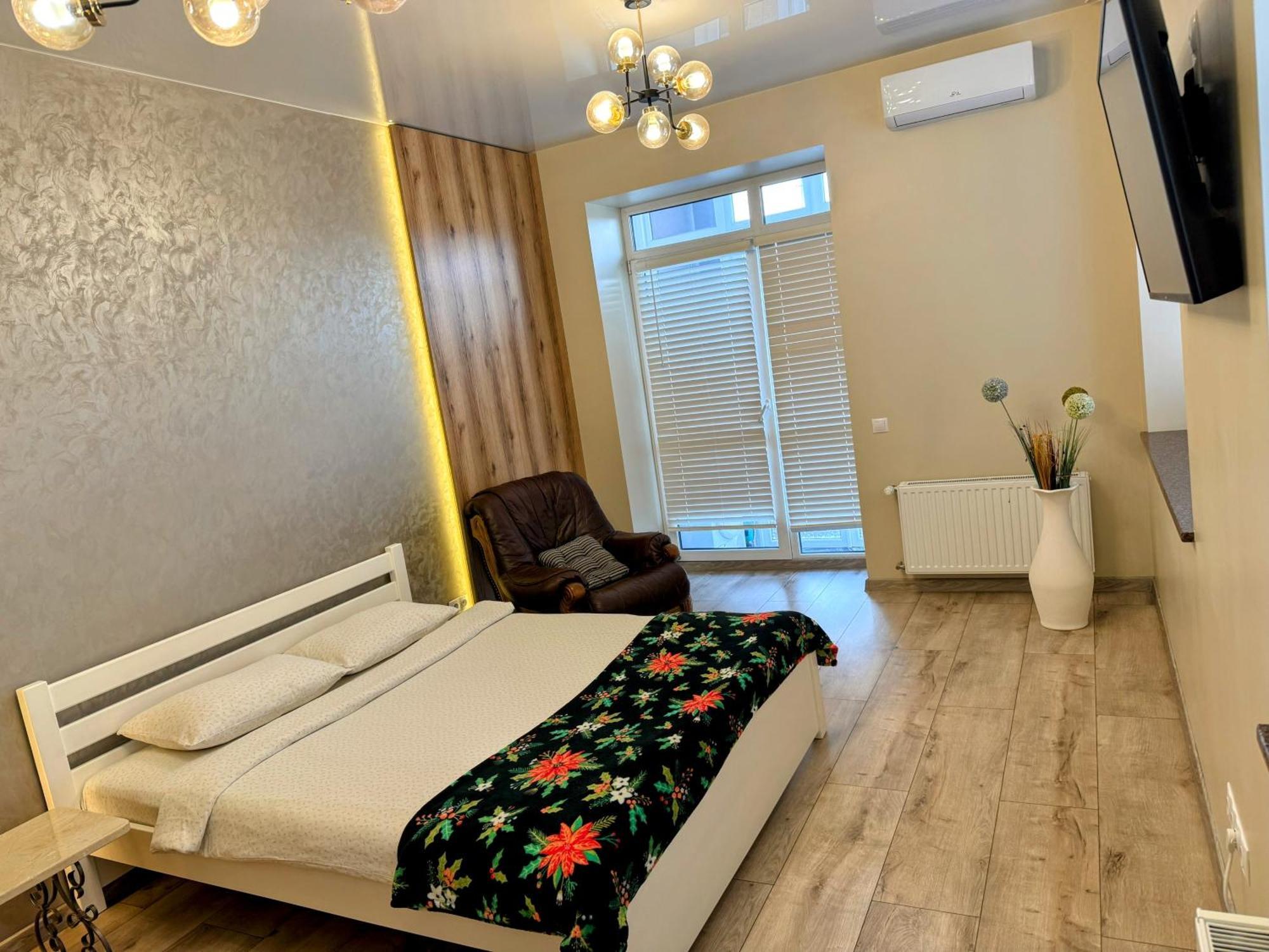 VIP Apartment: Spacious Central City Retreat Rivne Exterior photo