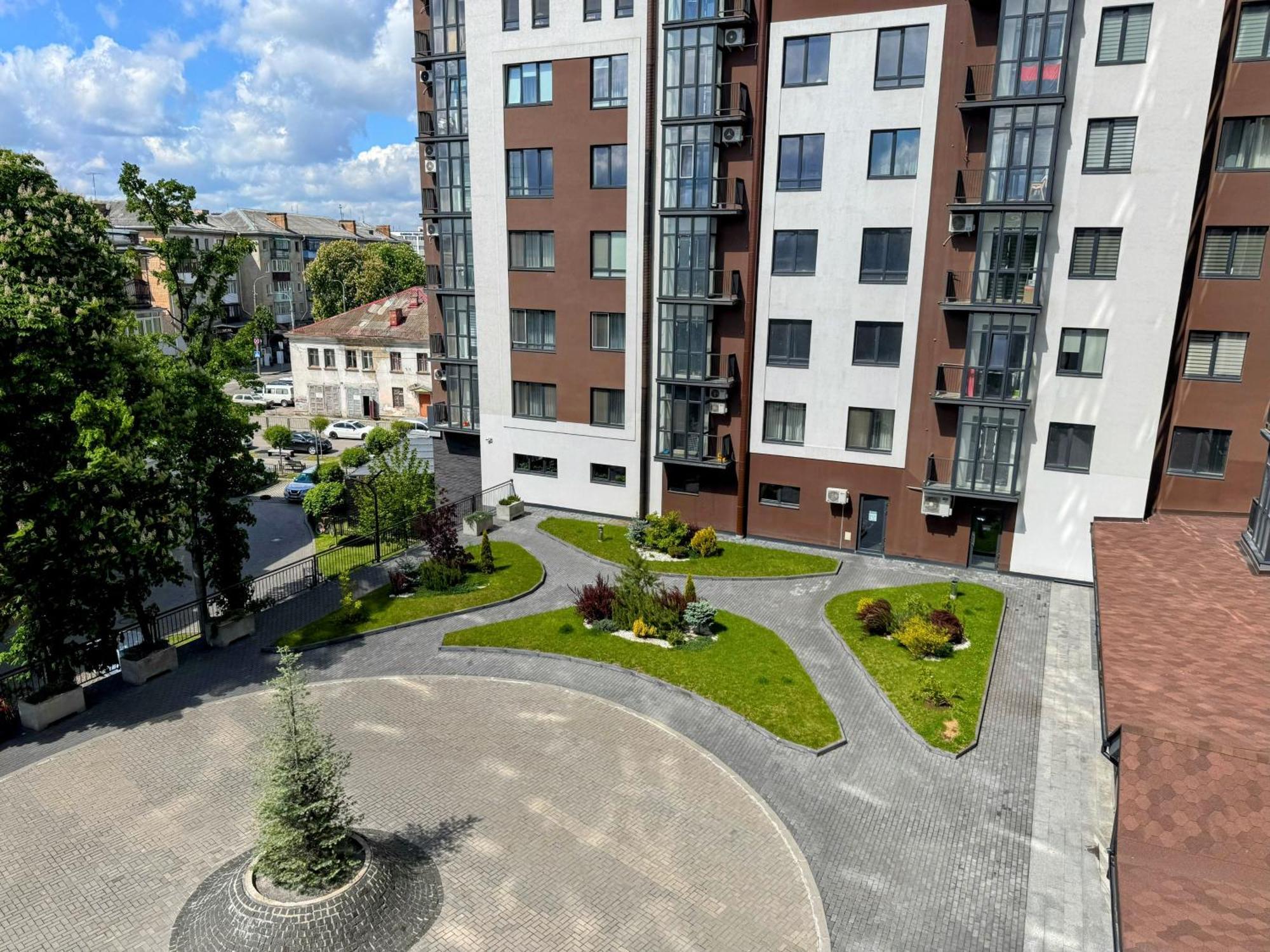 VIP Apartment: Spacious Central City Retreat Rivne Exterior photo